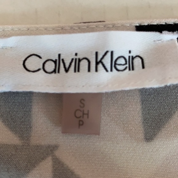Calvin Klein V-neck top short sleeves. Size small. - Picture 6 of 9
